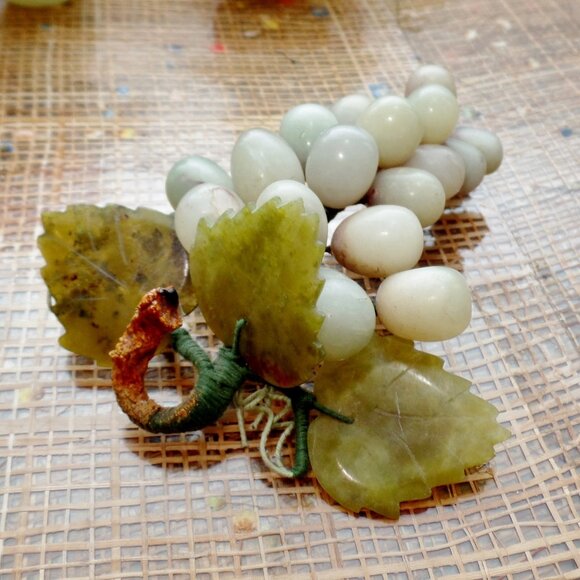 Lot of 5 Chinese Carved Jade Stone Fruit Apples Pear Peach And Grapes Vintage - Picture 2 of 16